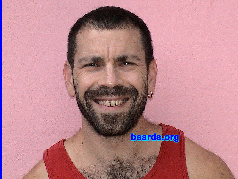 Andy
[b]Go to [url=http://www.beards.org/beard032.php]Andy's beard feature[/url][/b].
Keywords: full_beard