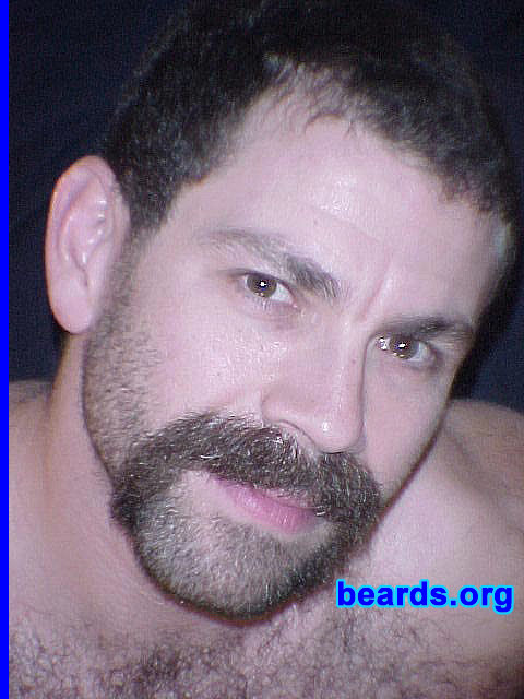 Andy
[b]Go to [url=http://www.beards.org/beard032.php]Andy's beard feature[/url][/b].
Keywords: horseshoe stubble