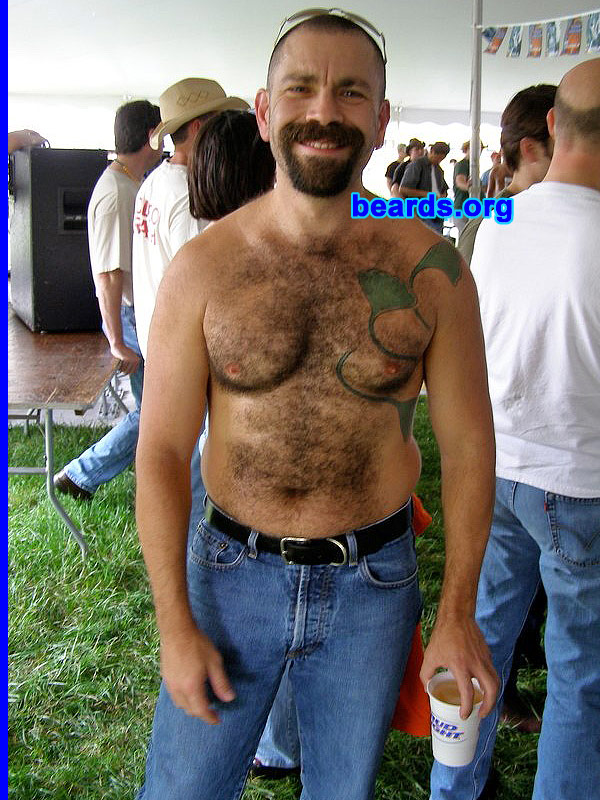 Andy
[b]Go to [url=http://www.beards.org/beard032.php]Andy's beard feature[/url][/b].
Keywords: goatee_mustache
