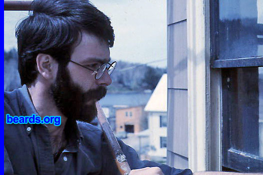 Michael
1975 -- Moses Knowlton House: I bartered work for room and board up in New Hampshire at this time. Beards were not common there and some people looked at me askance.

[b]Go to [url=http://www.beards.org/beard03.php]Michael's beard feature[/url][/b].
Keywords: full_beard