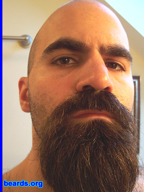 Salvatore
[b]Go to [url=http://www.beards.org/beard04.php]Salvatore: the goatee supremacy[/url][/b].
Keywords: goatee_mustache