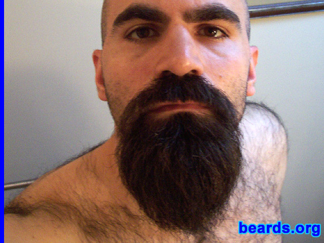 Salvatore
[b]Go to [url=http://www.beards.org/beard04.php]Salvatore: the goatee supremacy[/url][/b].
Keywords: goatee_mustache