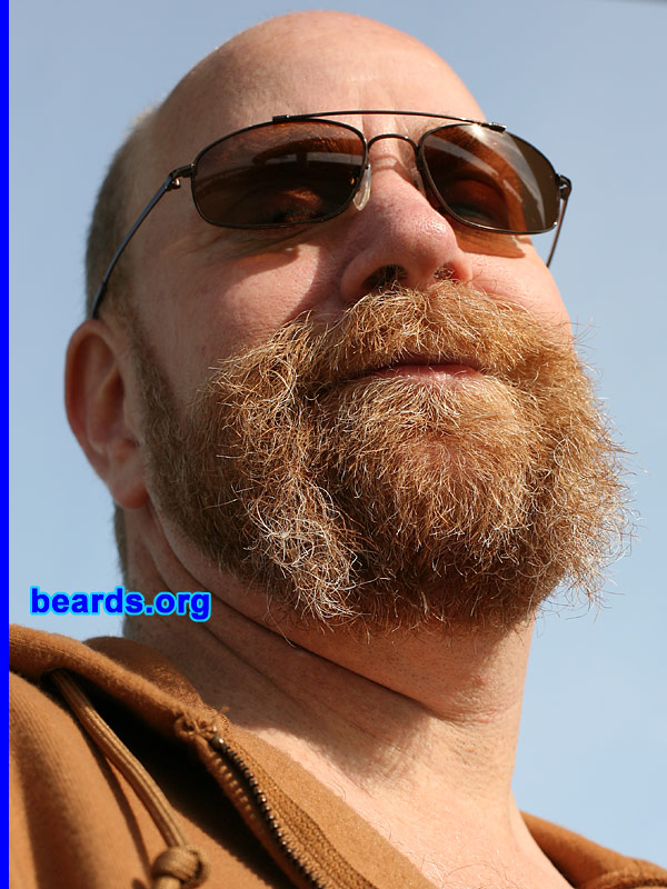 Paulie
[b]Go to [url=http://www.beards.org/beard08.php]Paulie's beard feature[/url][/b].
Keywords: full_beard