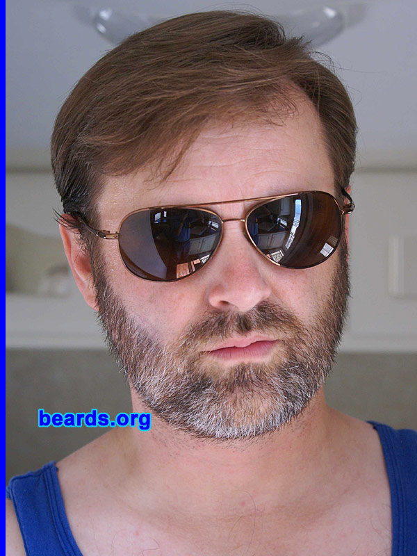 Randall
[b]Go to [url=http://www.beards.org/beard028.php]Randall's beard feature[/url][/b].
Keywords: full_beard