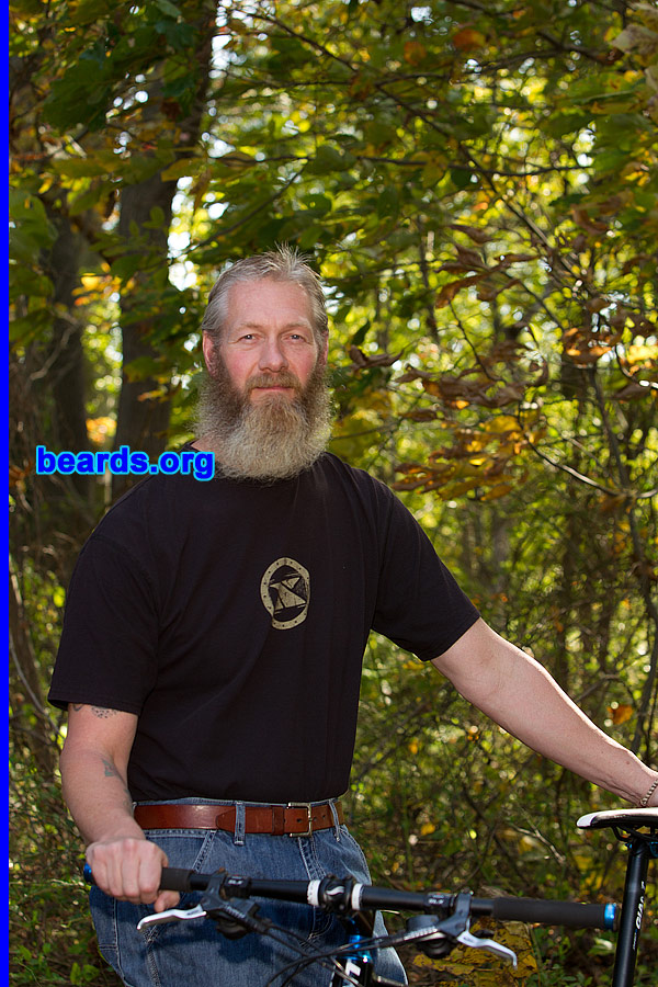 Rich Costello
[b]Go to [url=https://www.beards.org/beard031.php]Rich's beard feature[/url][/b].

Photo by [b]Jacqueline Gumbert Photography[/b].
Keywords: full_beard