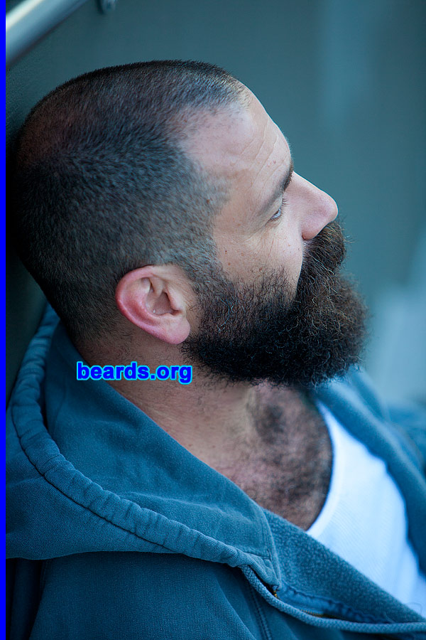 Andy
[b]Go to [url=http://www.beards.org/beard032.php]Andy's beard feature[/url][/b].
Keywords: b032.002 full_beard
