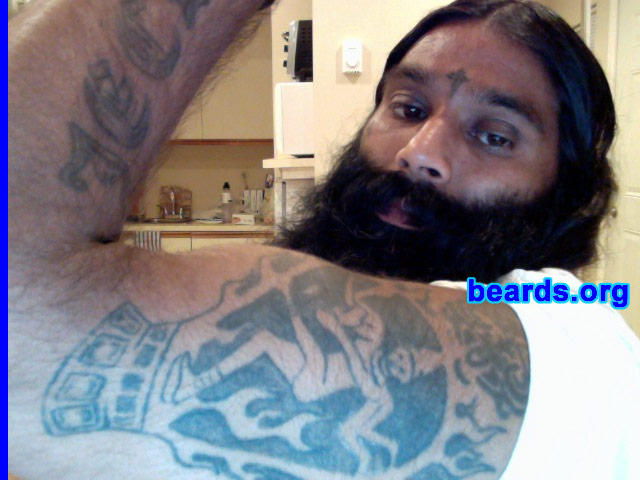 Sylvester
[b]Go to [url=http://www.beards.org/beard05.php]Sylvester's beard feature[/url][/b].
Keywords: full_beard