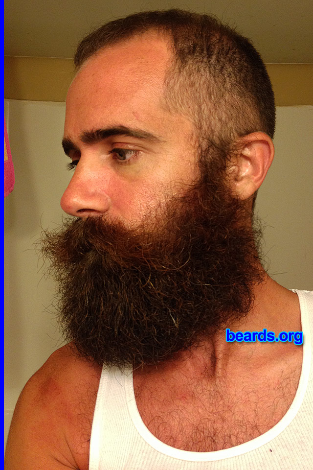 Timothy
[b]Go to [url=http://www.beards.org/beard051.php]Timothy's beard feature[/url][/b].
Keywords: full_beard