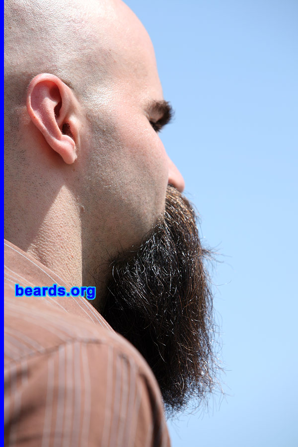 Salvatore
[b]Go to [url=http://www.beards.org/beard04.php]Salvatore: the goatee supremacy[/url][/b].
Keywords: goatee_mustache b4.20070427.01