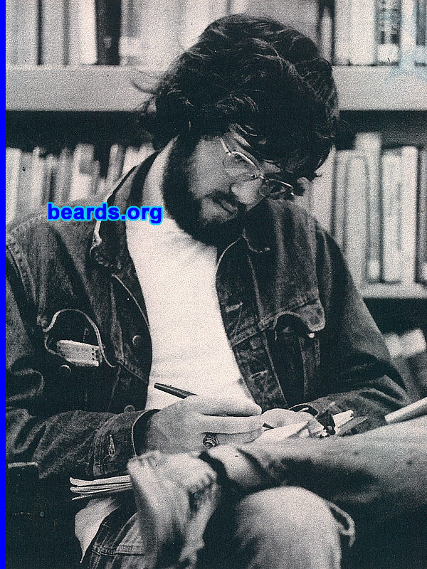 Bob
1975: Senior year; getting a lot fuller now.

[b]Go to [url=http://www.beards.org/beard033.php]Bob's beard feature[/url][/b].
Keywords: full_beard
