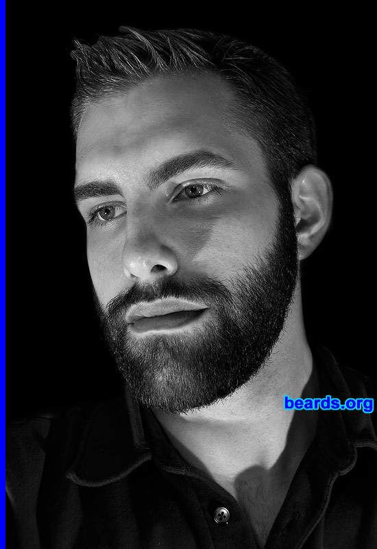Garrett
Garrett's beard at six weeks.

[b]Go to [url=http://www.beards.org/beard06.php]Garrett's beard feature[/url][/b].
Keywords: full_beard
