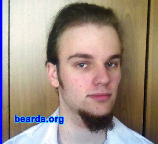 Michael
Update: January 2007.

[b]Go to [url=http://www.beards.org/michael.php]Michael's success story[/url][/b].
Keywords: goatee_only