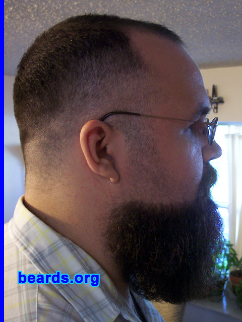 Shaun
[b]Go to [url=http://www.beards.org/shaun.php]Shaun's success story[/url][/b].
Keywords: goatee_mustache