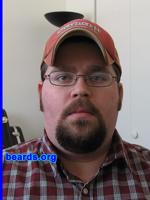 Randall
Bearded since: 1999.  I am a dedicated, permanent beard grower.

Comments:
Most of the men in my family have beards and it is a part of my spiritual heritage to wear a beard.

How do I feel about my beard?  It makes me feel very masculine!
Keywords: goatee_mustache