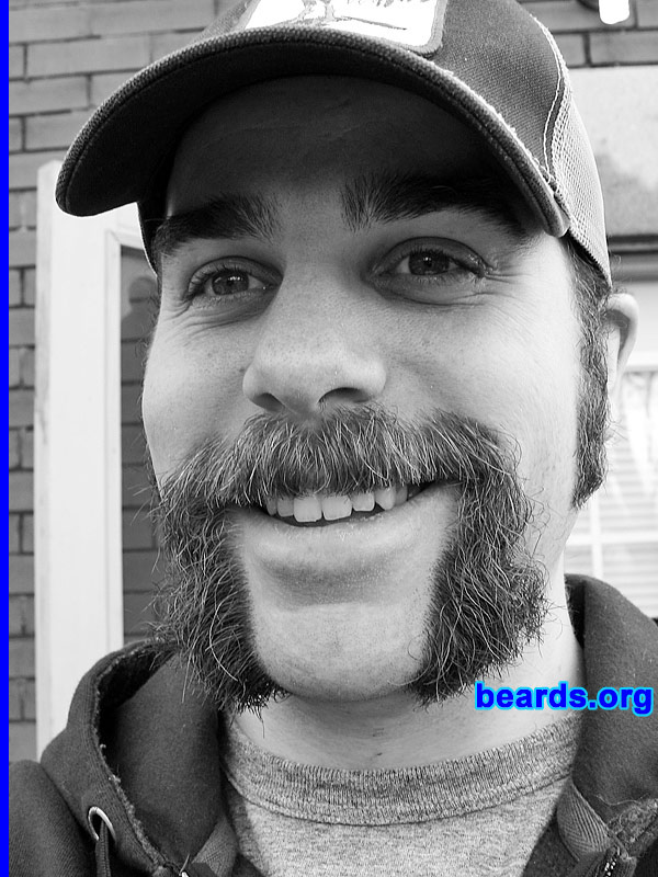 Dave with a horseshoe mustache
[b]Go to [url=http://www.beards.org/dave.php]Dave's success story[/url][/b].
Keywords: Dave_style Dave.9 Dave_feature