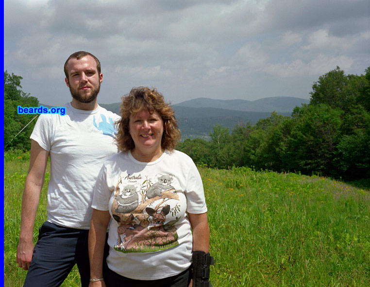 Sean and his mom
[b]Return to [url=http://www.beards.org/sean.php]Beards in focus: Sean's photography project.[/url][/b].
Keywords: full_beard