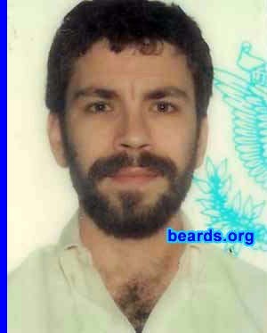 Andy
[b]Go to [url=http://www.beards.org/beard032.php]Andy's beard feature[/url][/b].
Keywords: full_beard