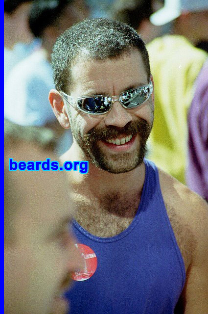 Andy
[b]Go to [url=http://www.beards.org/beard032.php]Andy's beard feature[/url][/b].
Keywords: horseshoe