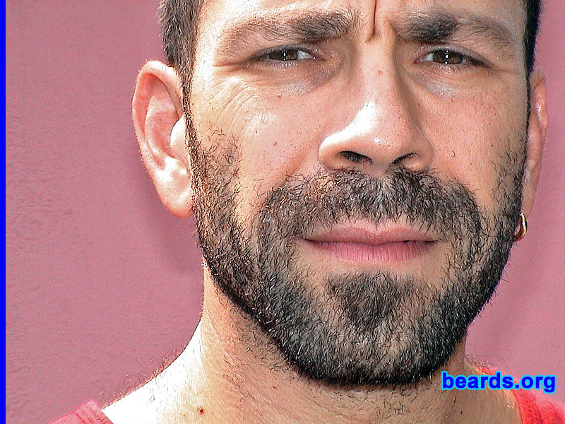 Andy
[b]Go to [url=http://www.beards.org/beard032.php]Andy's beard feature[/url][/b].
Keywords: full_beard