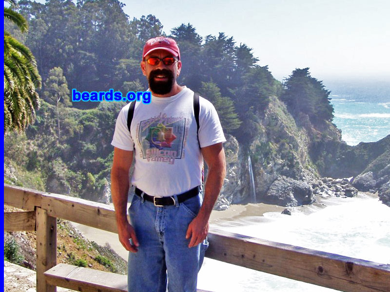 Andy
[b]Go to [url=http://www.beards.org/beard032.php]Andy's beard feature[/url][/b].
Keywords: goatee_mustache