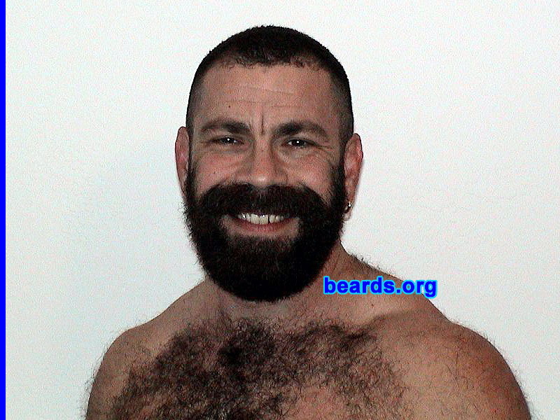 Andy
[b]Go to [url=http://www.beards.org/beard032.php]Andy's beard feature[/url][/b].
Keywords: full_beard