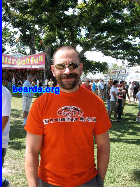 Andy
[b]Go to [url=http://www.beards.org/beard032.php]Andy's beard feature[/url][/b].
Keywords: goatee_mustache