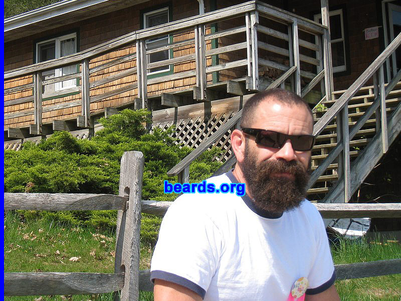 Andy
[b]Go to [url=http://www.beards.org/beard032.php]Andy's beard feature[/url][/b].
Keywords: full_beard