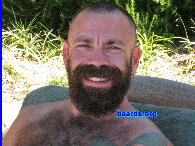 Andy
[b]Go to [url=http://www.beards.org/beard032.php]Andy's beard feature[/url][/b].
Keywords: full_beard