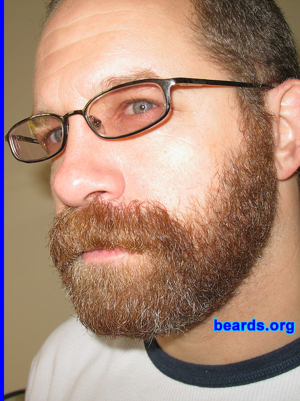 Steven
[b]Go to [url=http://www.beards.org/beard02.php]Steven: bearded adventurer[/url][/b].
Keywords: b2.10 full_beard