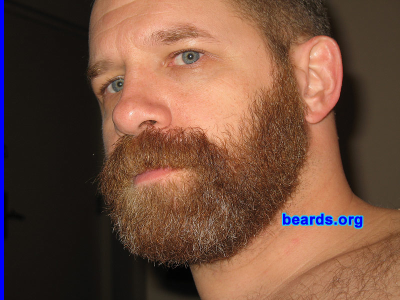 Steven
[b]Go to [url=http://www.beards.org/beard02.php]Steven: bearded adventurer[/url][/b].
Keywords: b2.11 full_beard