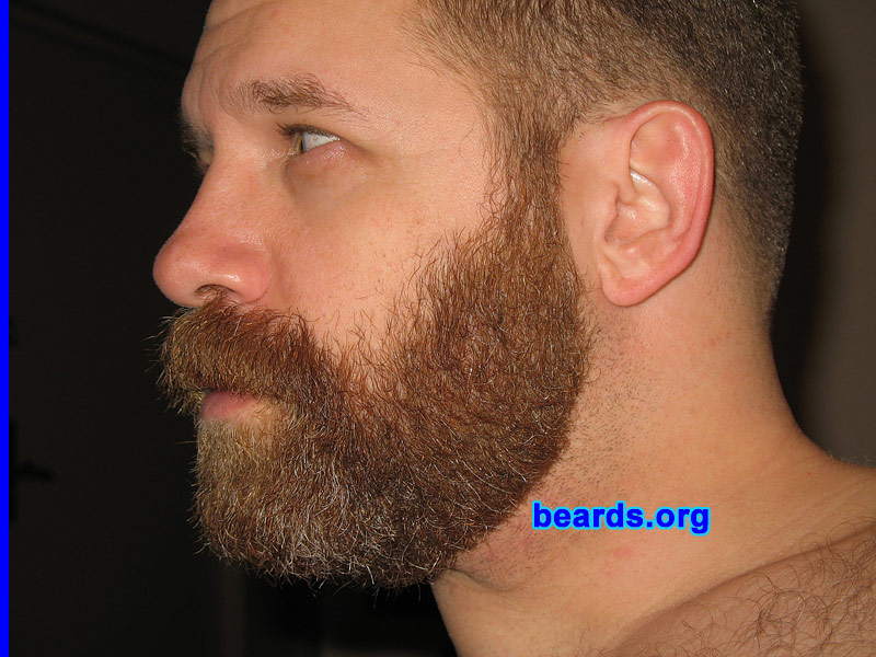 Steven
[b]Go to [url=http://www.beards.org/beard02.php]Steven: bearded adventurer[/url][/b].
Keywords: b2.11 full_beard