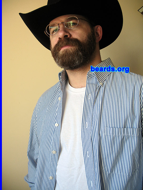 Steven
[b]Go to [url=http://www.beards.org/beard02.php]Steven: bearded adventurer[/url][/b].
Keywords: b2.13 full_beard