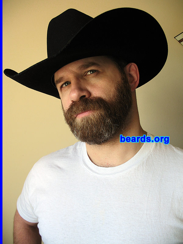 Steven
[b]Go to [url=http://www.beards.org/beard02.php]Steven: bearded adventurer[/url][/b].
Keywords: b2.13 full_beard