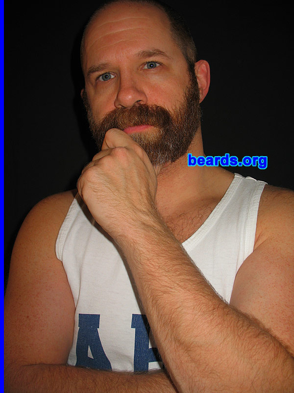 Steven
[b]Go to [url=http://www.beards.org/beard02.php]Steven: bearded adventurer[/url][/b].
Keywords: b2.16 full_beard