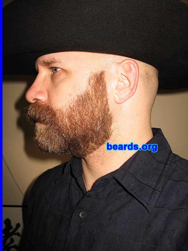 Steven
[b]Go to [url=http://www.beards.org/beard02.php]Steven: bearded adventurer[/url][/b].
Keywords: b2.21 full_beard