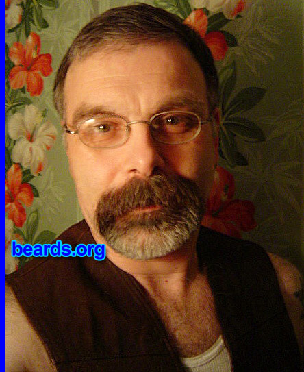 Michael
1999 -- Goatee: I look so much like my father in this picture. If he could have grown a goatee, we could have passed for twins.

[b]Go to [url=http://www.beards.org/beard03.php]Michael's beard feature[/url][/b].
Keywords: goatee_mustache