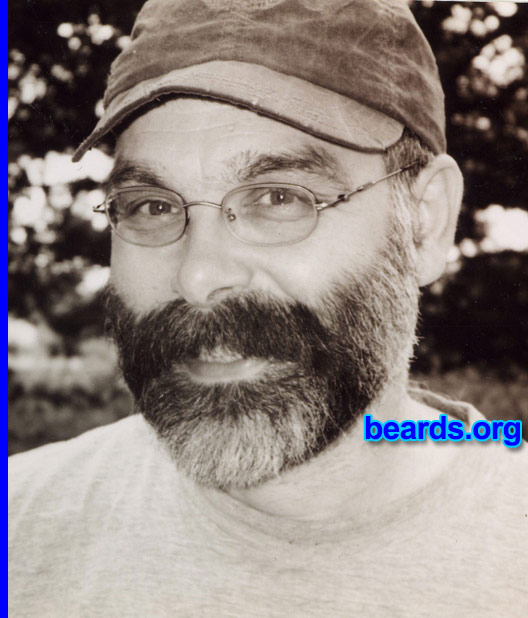 Michael
2001 -- Old sepia cap: Not bad for fifty-one.

[b]Go to [url=http://www.beards.org/beard03.php]Michael's beard feature[/url][/b].
Keywords: full_beard