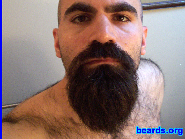 Salvatore
[b]Go to [url=http://www.beards.org/beard04.php]Salvatore: the goatee supremacy[/url][/b].
Keywords: goatee_mustache