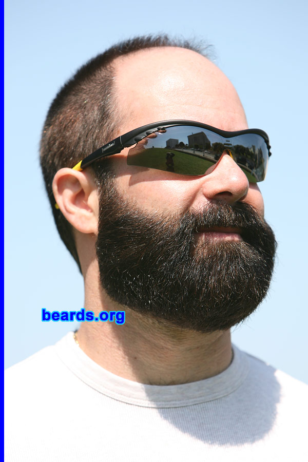 Rich
[b]Go to [url=http://www.beards.org/beard011.php]Rich's beard feature[/url][/b].
Keywords: full_beard