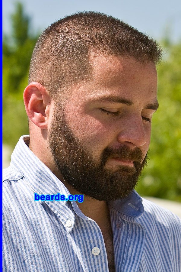 Jason
[b]Go to [url=http://www.beards.org/beard015.php]Jason's beard feature[/url][/b].
Keywords: b015.2 full_beard