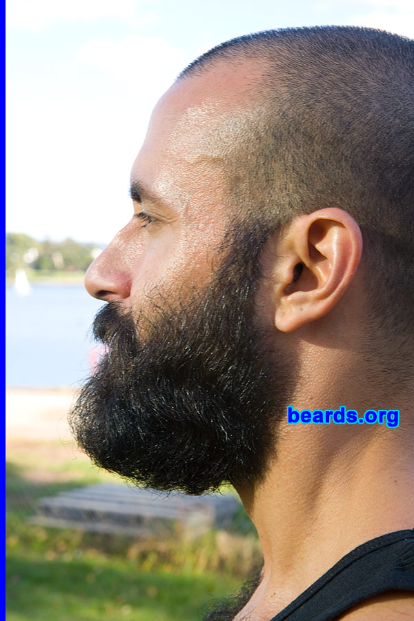 Chris
[b]Go to [url=http://www.beards.org/beard016.php]Chris' beard feature[/url][/b].
Keywords: full_beard