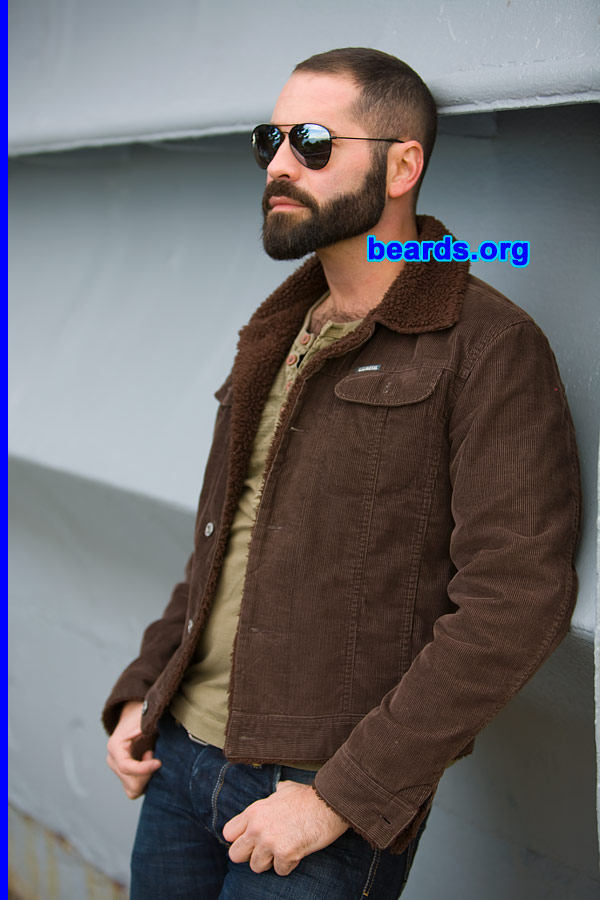 Christopher
[b]Go to [url=http://www.beards.org/beard017.php]Christopher's beard feature[/url][/b].
Keywords: full_beard