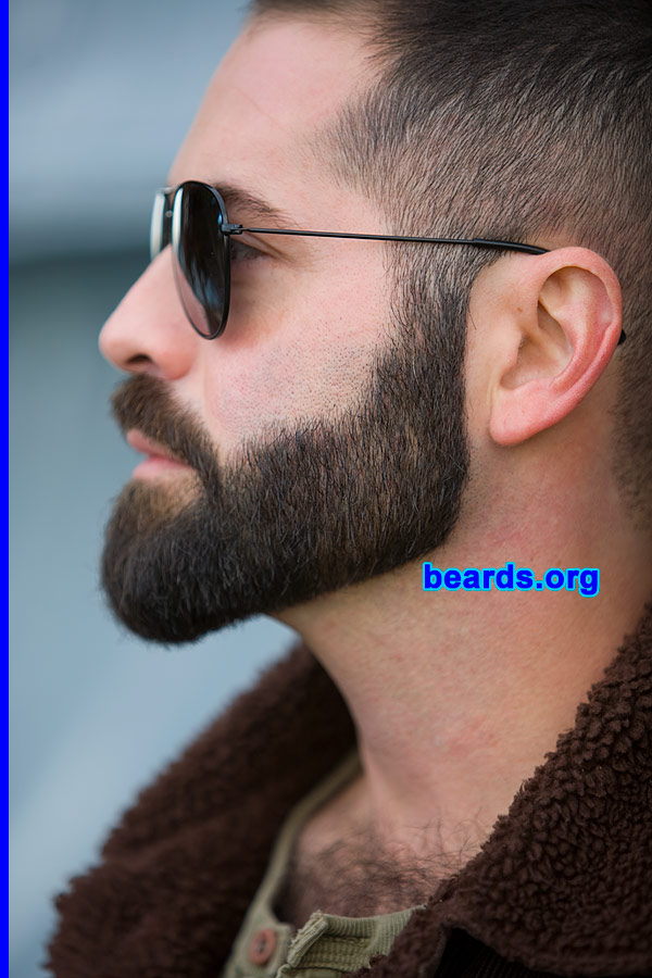 Christopher
[b]Go to [url=http://www.beards.org/beard017.php]Christopher's beard feature[/url][/b].
Keywords: full_beard