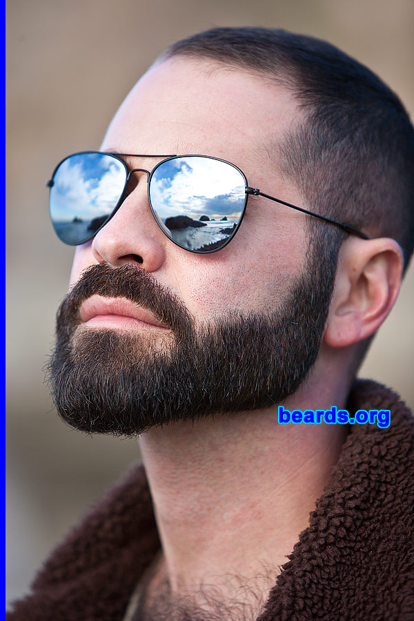 Christopher
[b]Go to [url=http://www.beards.org/beard017.php]Christopher's beard feature[/url][/b].
Keywords: Christopher.2 full_beard