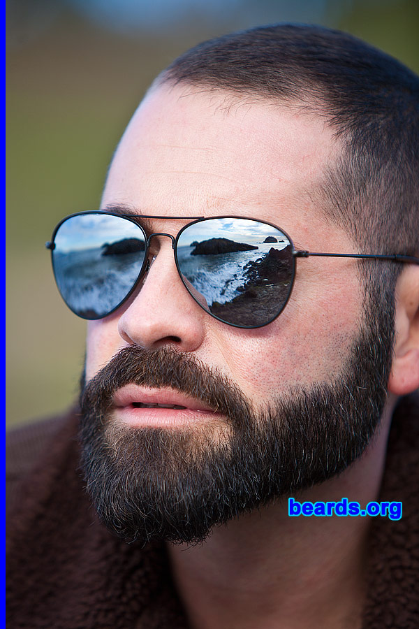 Christopher
[b]Go to [url=http://www.beards.org/beard017.php]Christopher's beard feature[/url][/b].
Keywords: Christopher.2 full_beard