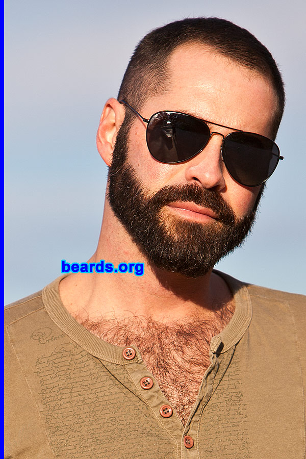 Christopher
[b]Go to [url=http://www.beards.org/beard017.php]Christopher's beard feature[/url][/b].
Keywords: Christopher.3 full_beard