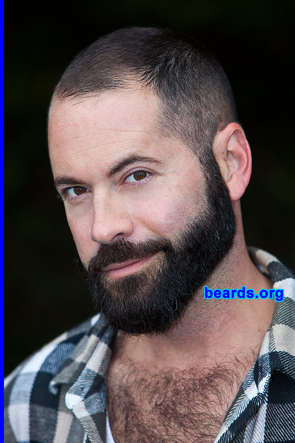 Christopher
[b]Go to [url=http://www.beards.org/beard017.php]Christopher's beard feature[/url][/b].
Keywords: Christopher.4 full_beard