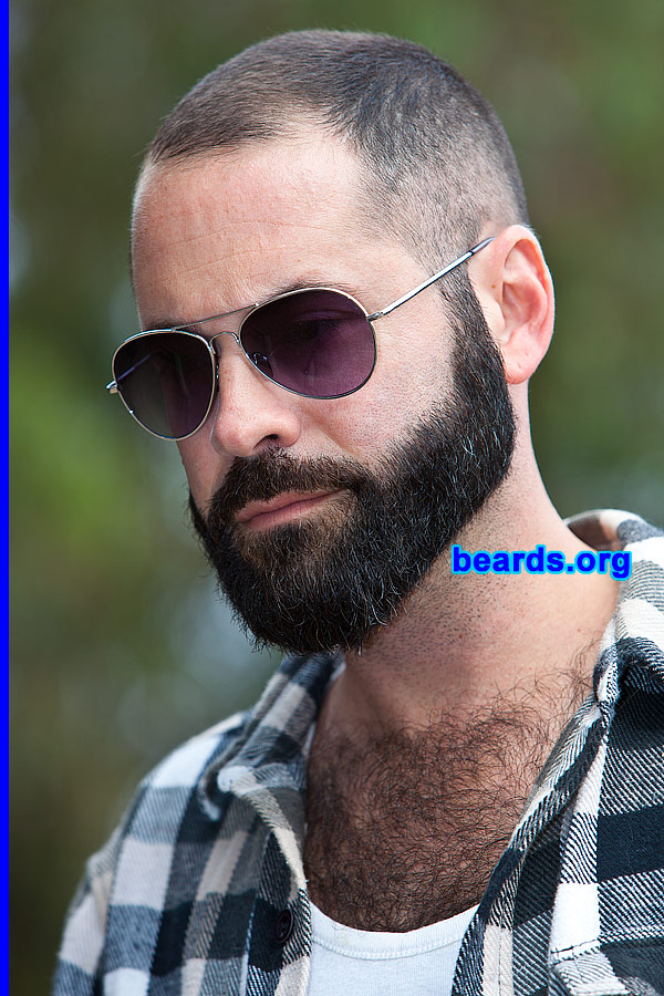 Christopher
[b]Go to [url=http://www.beards.org/beard017.php]Christopher's beard feature[/url][/b].
Keywords: Christopher.4 full_beard