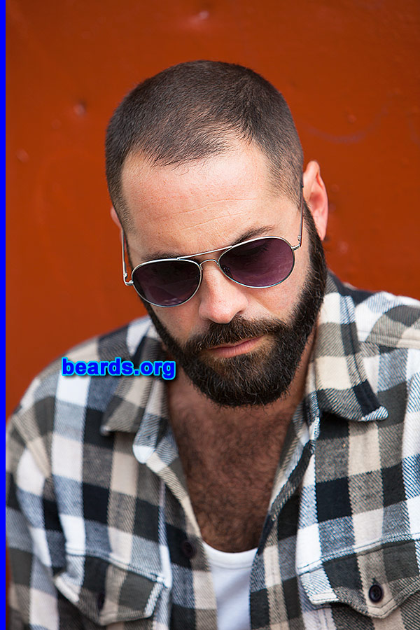 Christopher
[b]Go to [url=http://www.beards.org/beard017.php]Christopher's beard feature[/url][/b].
Keywords: Christopher.5 full_beard