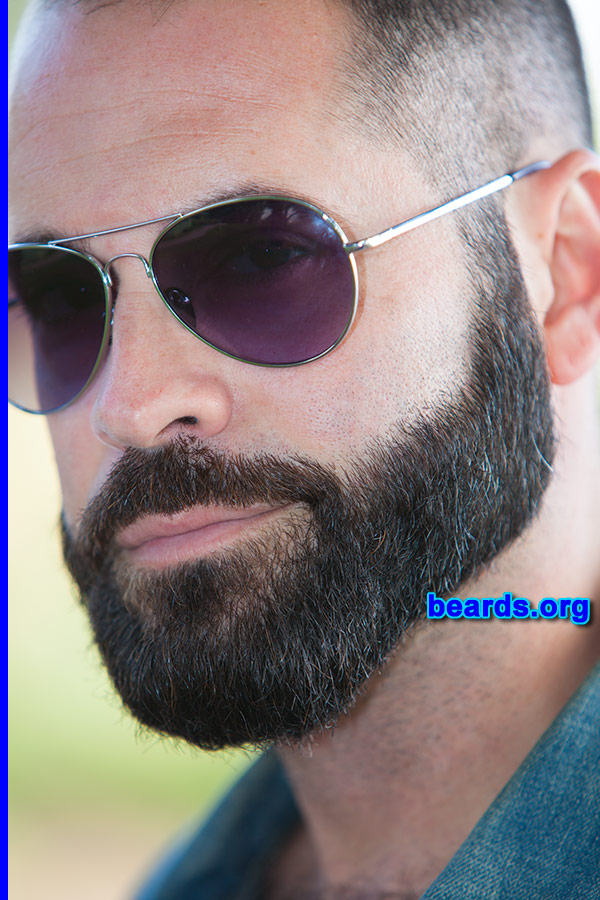 Christopher
[b]Go to [url=http://www.beards.org/beard017.php]Christopher's beard feature[/url][/b].
Keywords: Christopher.5 full_beard